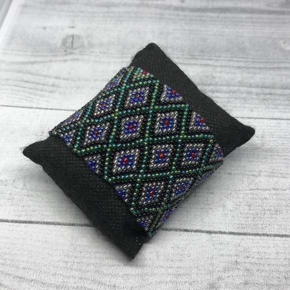 Handmade artisan glass sead beaded boho style bracelet - Picture 5 of 5